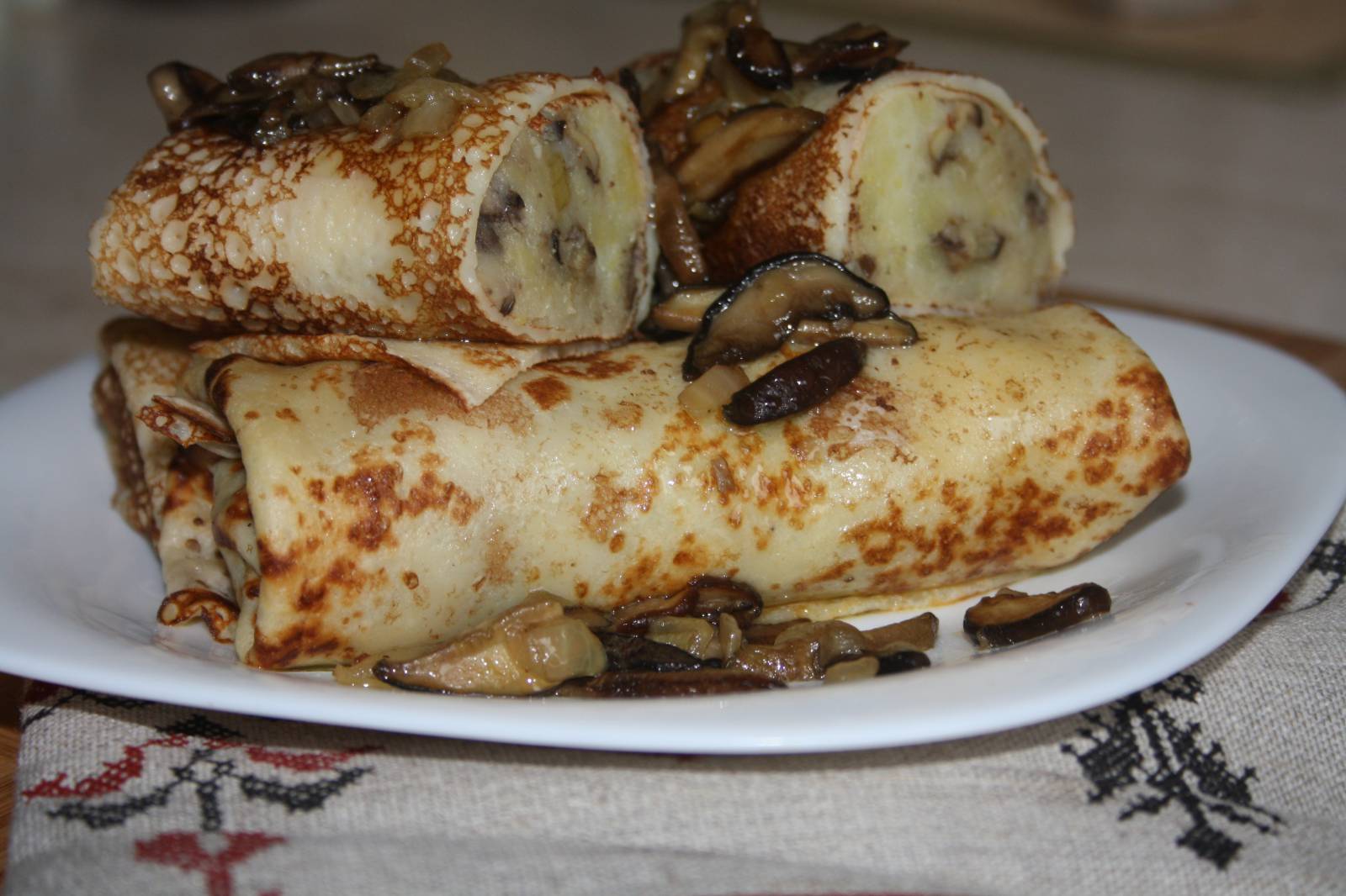 Блины, фаршированные сыром и зеленью, рецепты с фото Колбасно- сырная начинка для блинов