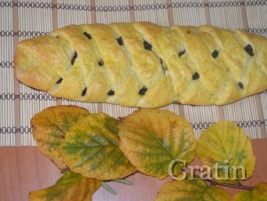 Хлеб-косичка с начинкой из чернослива