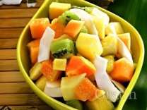 Салат из тропических фруктов