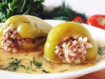 Перец, фаршированный рыбой и рисом Перец, фаршированный рыбой и рисом