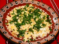 Жареная брынза с яйцами Жареная брынза с яйцами