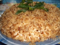 Салат из куриной грудки с грецкими орехами и сухариками Салат из куриной грудки с грецкими орехами и сухариками