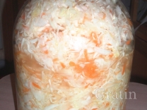 Хрустящая солёная капуста с морковью